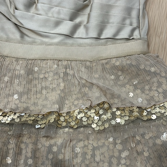 BCBG Mini Drew. Champagne and Gold Sequence. Size 4 - Picture 2 of 8